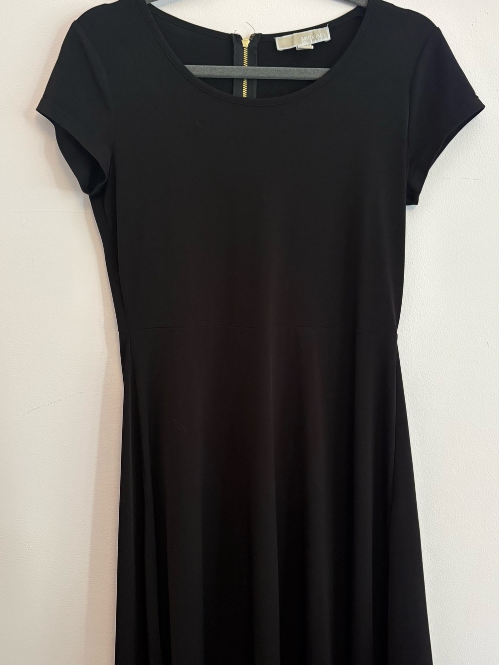Label on women's top neckline